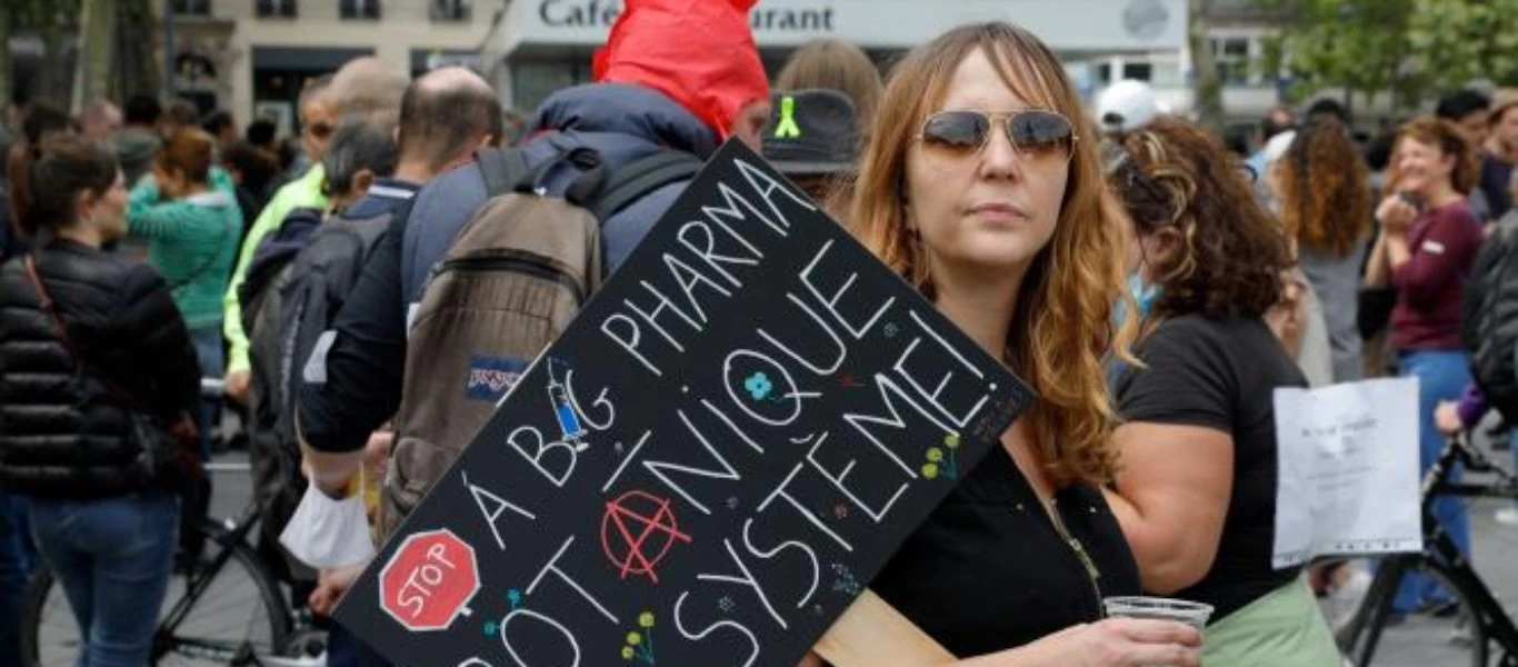 Παρίσι: Μεγάλη διαδήλωση κατά των μέτρων που ανακοίνωσε ο Ε.Μακρόν